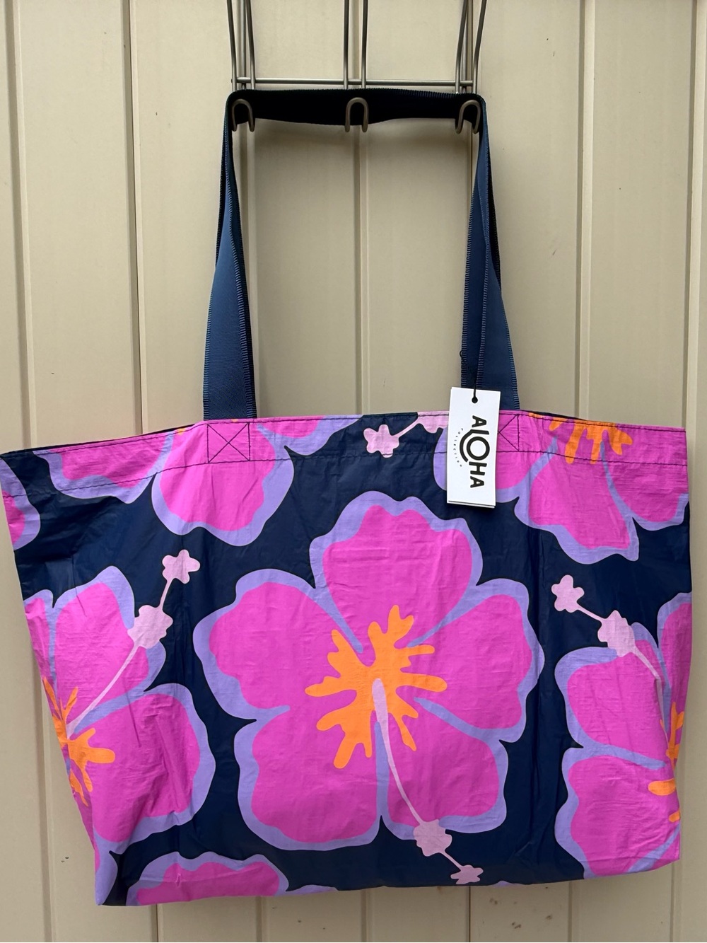 NWT MAUI EXCLUSIVE Aloha Collection Holo Holo Tote Discontinued LAST CHANCE - Picture 2 of 3